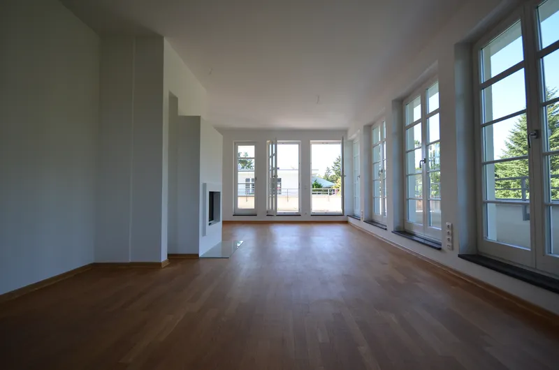 * Dachgeschoß * Luxuswohnung mit Kamin und zwei Bädern * Dachterrasse * — photo 1